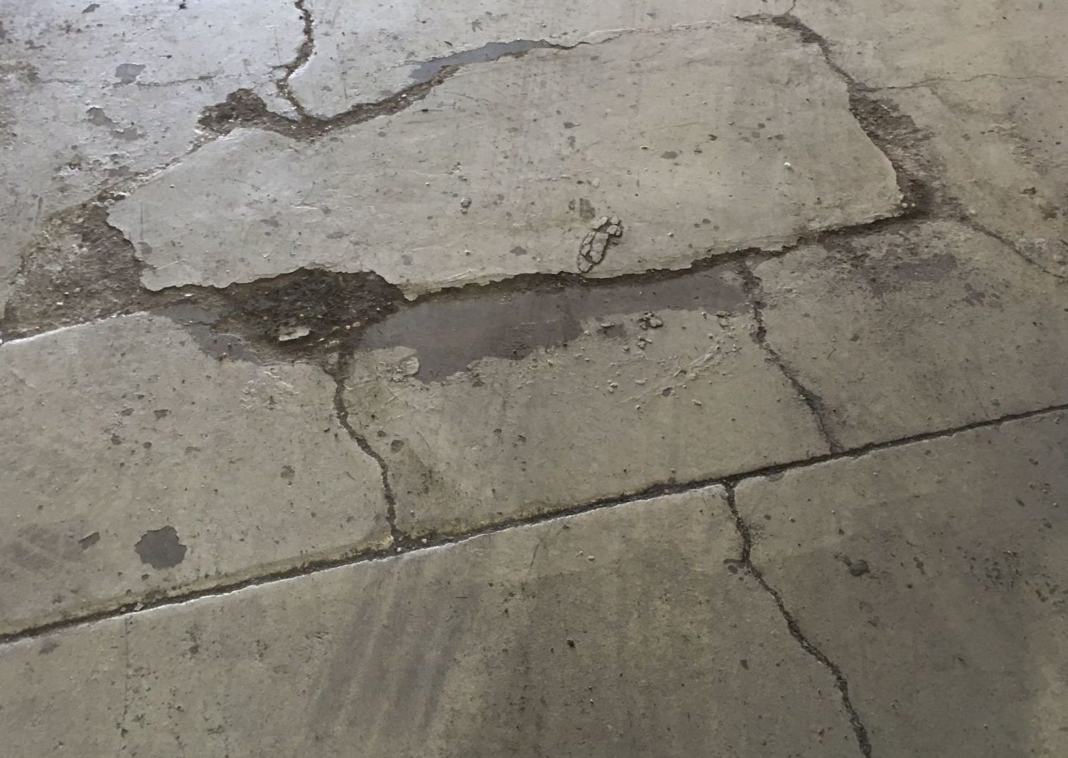 Reparación de pavimentos de talleres deteriorados - Pavimentos Pavipor