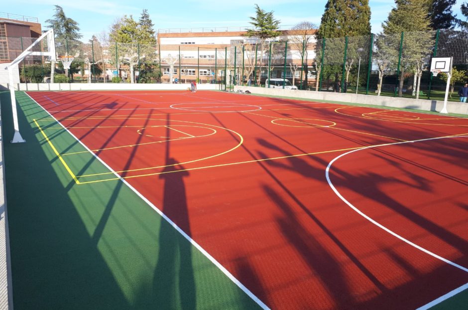 Trabajo de rehabilitación de pista deportiva en Palencia