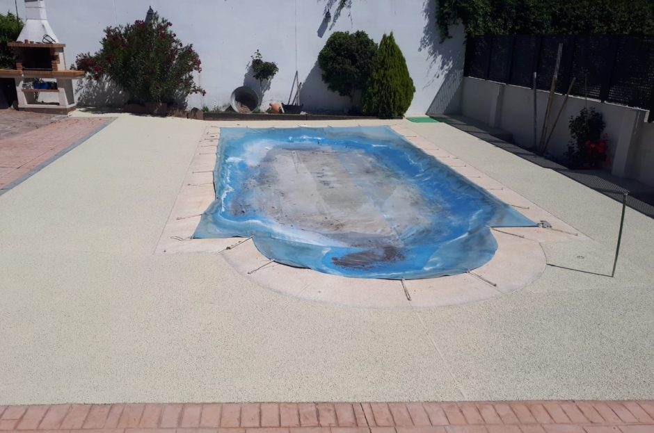 Instalación de pavimento Permosol drenante en Titulcia