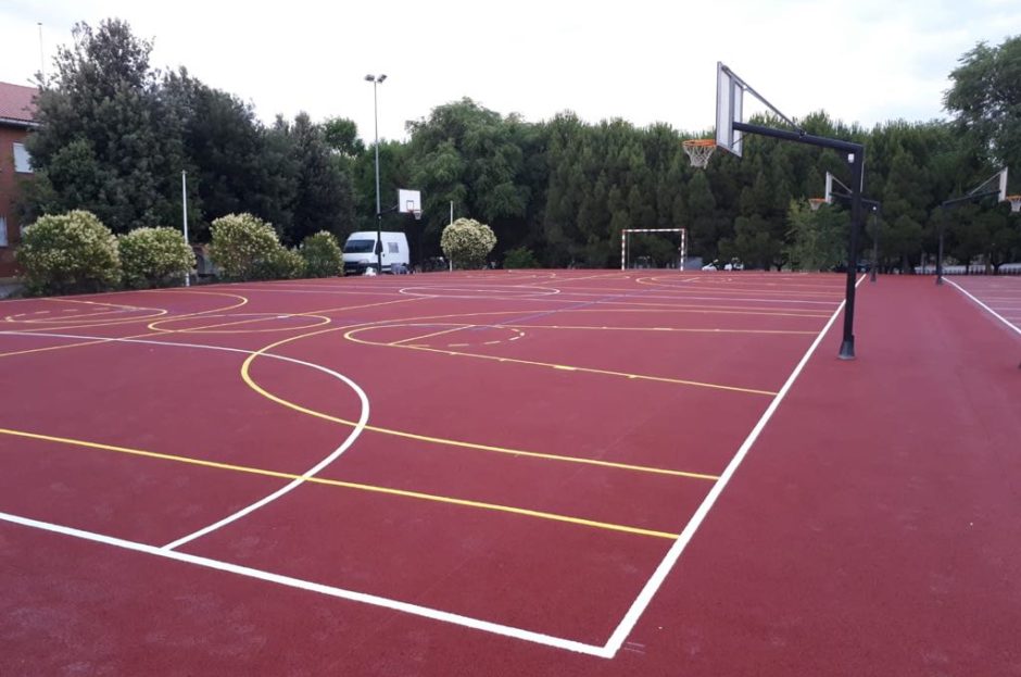 Remodelación pavimento permeable deportivo Dry-Quick en un instituto