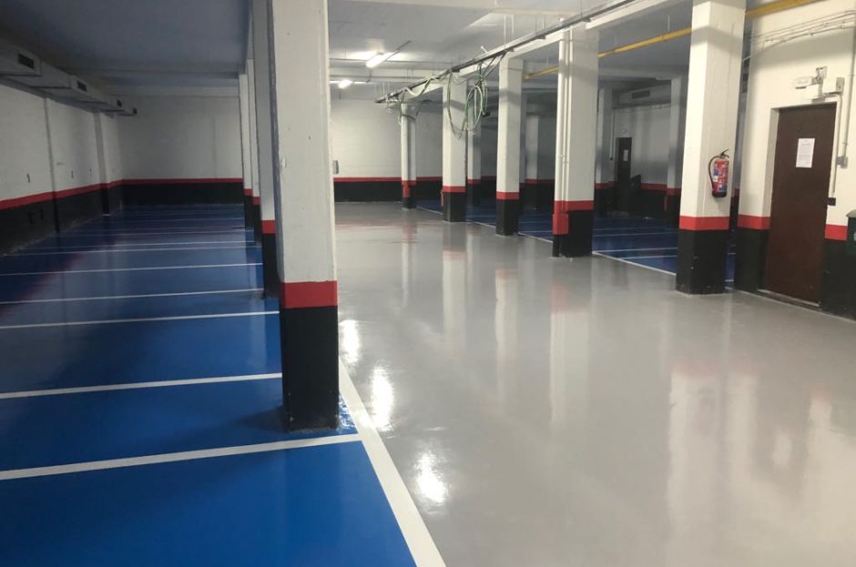 Renovación de párking con sistema cementoso autonivelante de resina epoxi 100 % sólidos