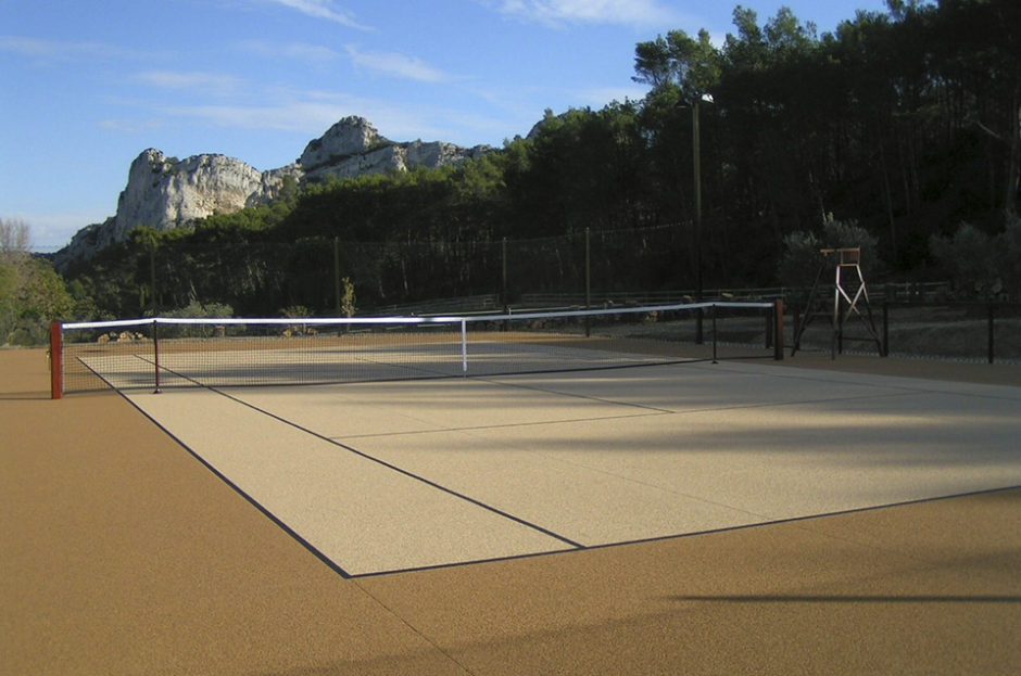 Construcción y reparación de una pista de tenis en hormigón alveolar drenante