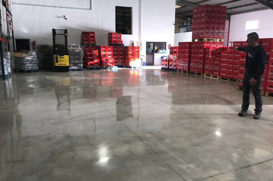 Tratamiento de litio para pisos de hormigón pulido