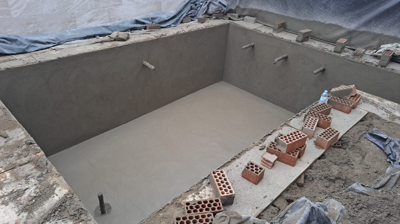Construcción de piscinas en toda España - Pavimentos Pavipor
