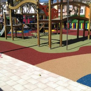 Parque infantil multicolor - marrón